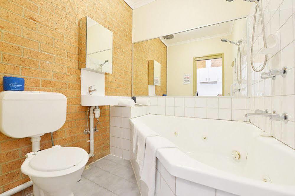 Cranbourne Motor Inn Екстериор снимка